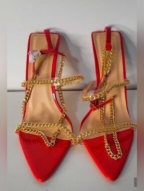 Fashion Nova Red Pointed Strappy Heels with Gold Chain Accents Size 6 NWT